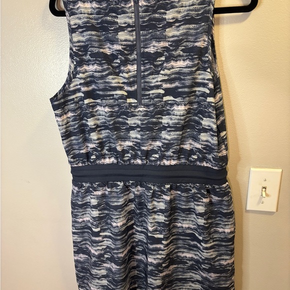 Elegant Navy Patterned Mini Dress - Picture 3 of 5